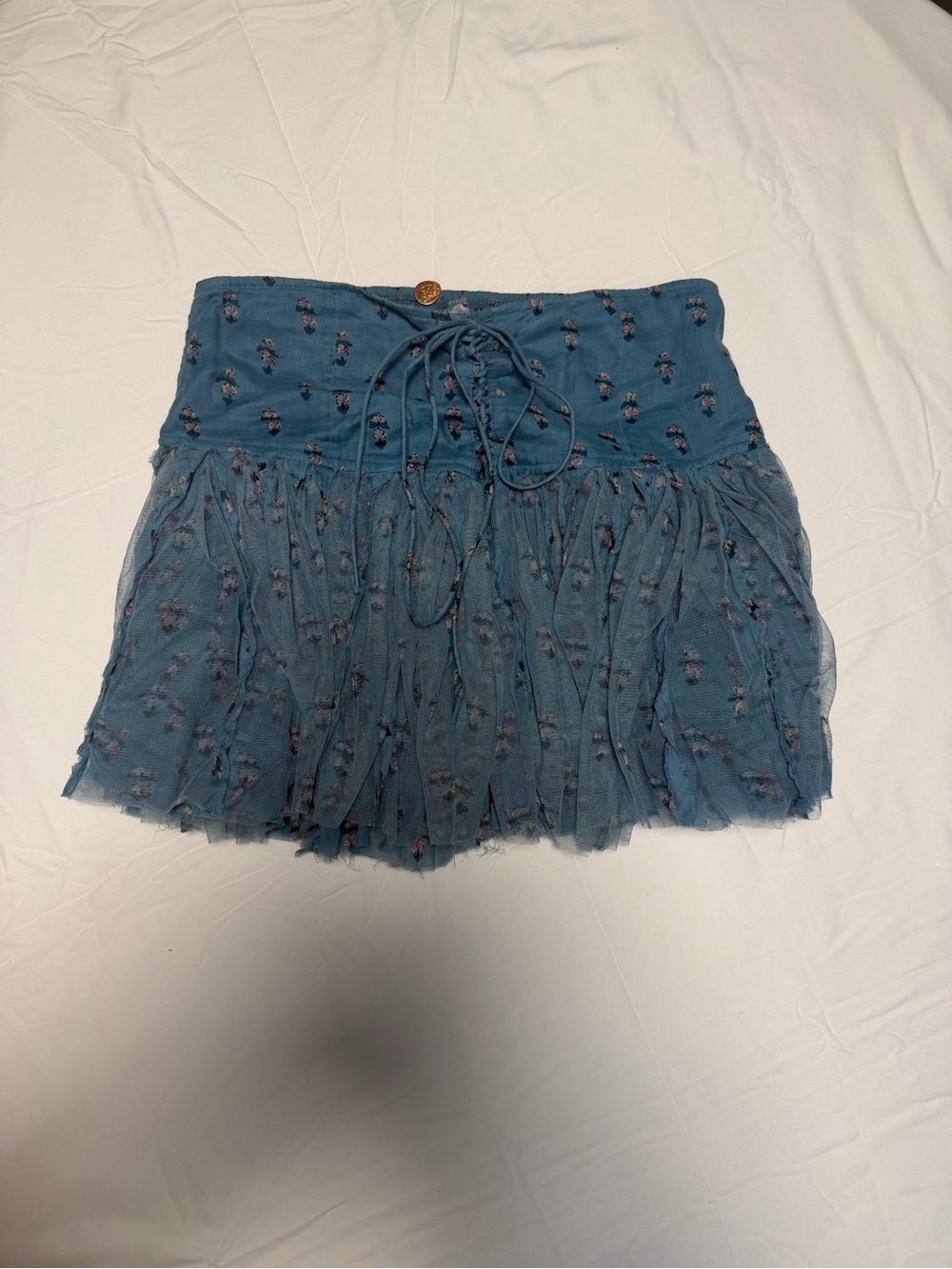 Free People blue floral mini skirt with adorable lace up detail! size L NWOT - Picture 2 of 11